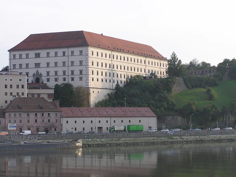 Bild: information/800px-linzcastle20050926.jpg