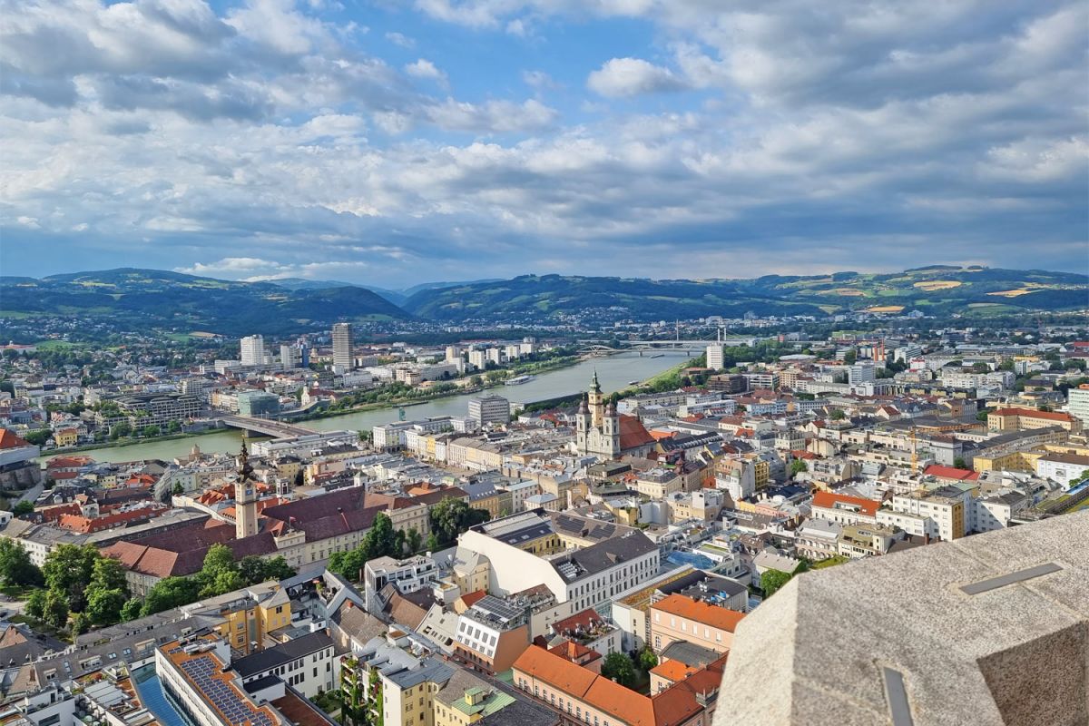 Bild: information/ausblick-vom-mariendom-linz-c-em.jpg