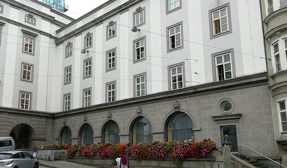 Bild: quiz/1536914369_brueckenkopfgebaeude2-linz.jpg