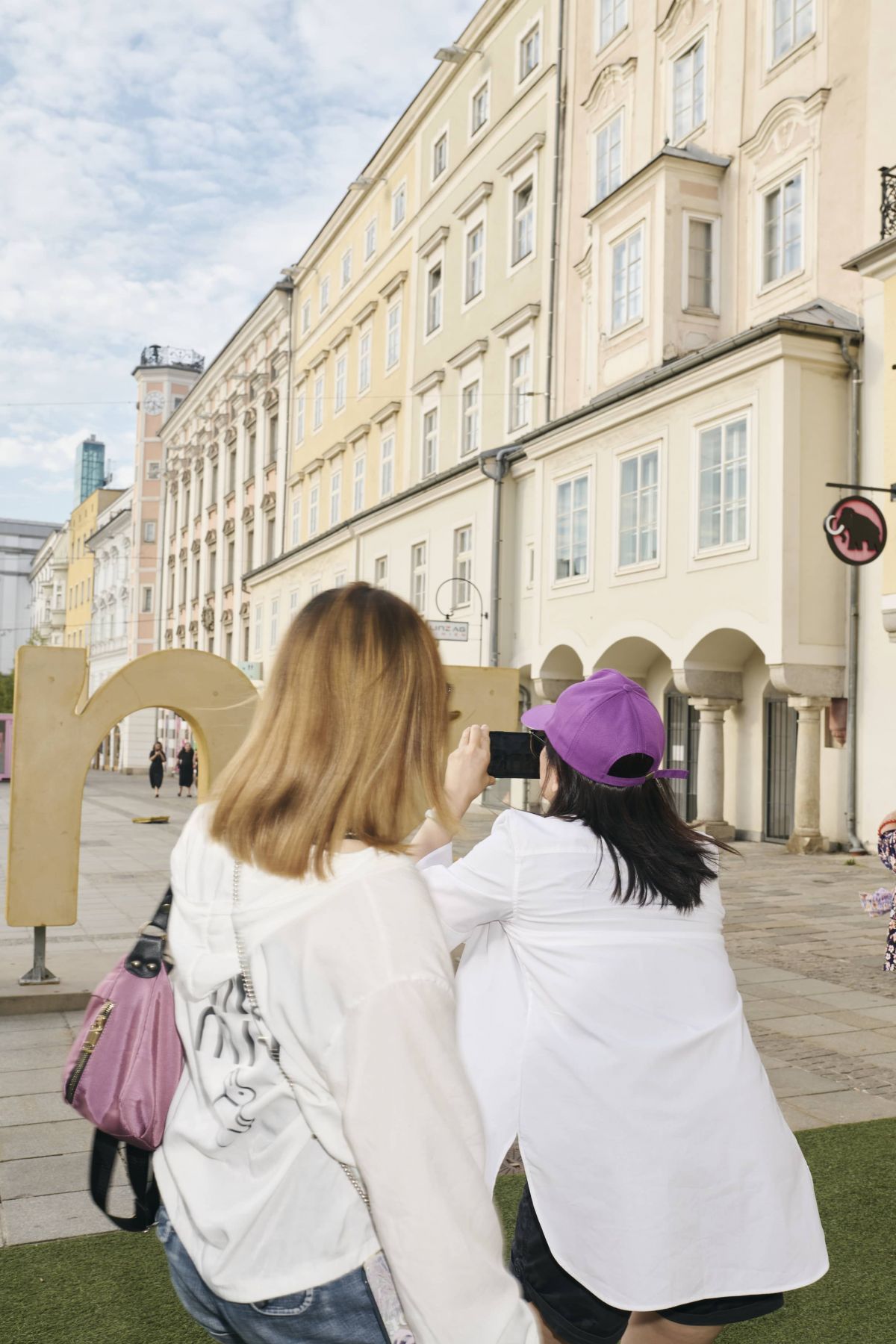 Bild: quiz/1742733105_hauptplatz2-linztourismus-martinstoebich.jpg