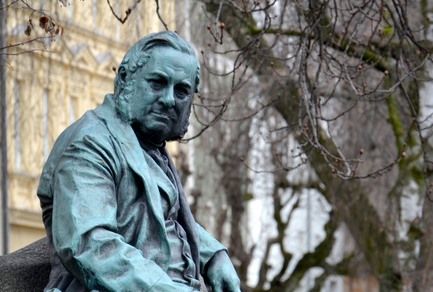 Bild: quiz/stifterstatue-linz-linztourismus-le-032013.jpg
