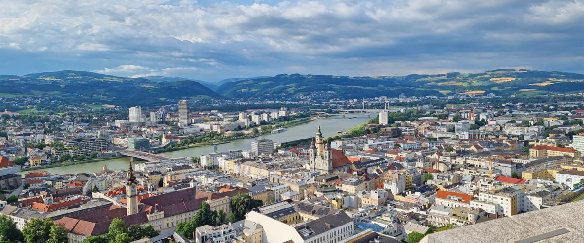 Bild: information/ausblick-vom-mariendom-linz-c-em.jpg