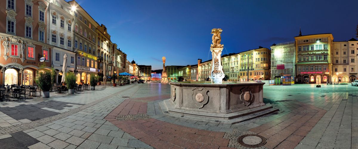 Bild: information/hauptplatz-brunnen-linztourismus-johann-steininger-062016.jpg